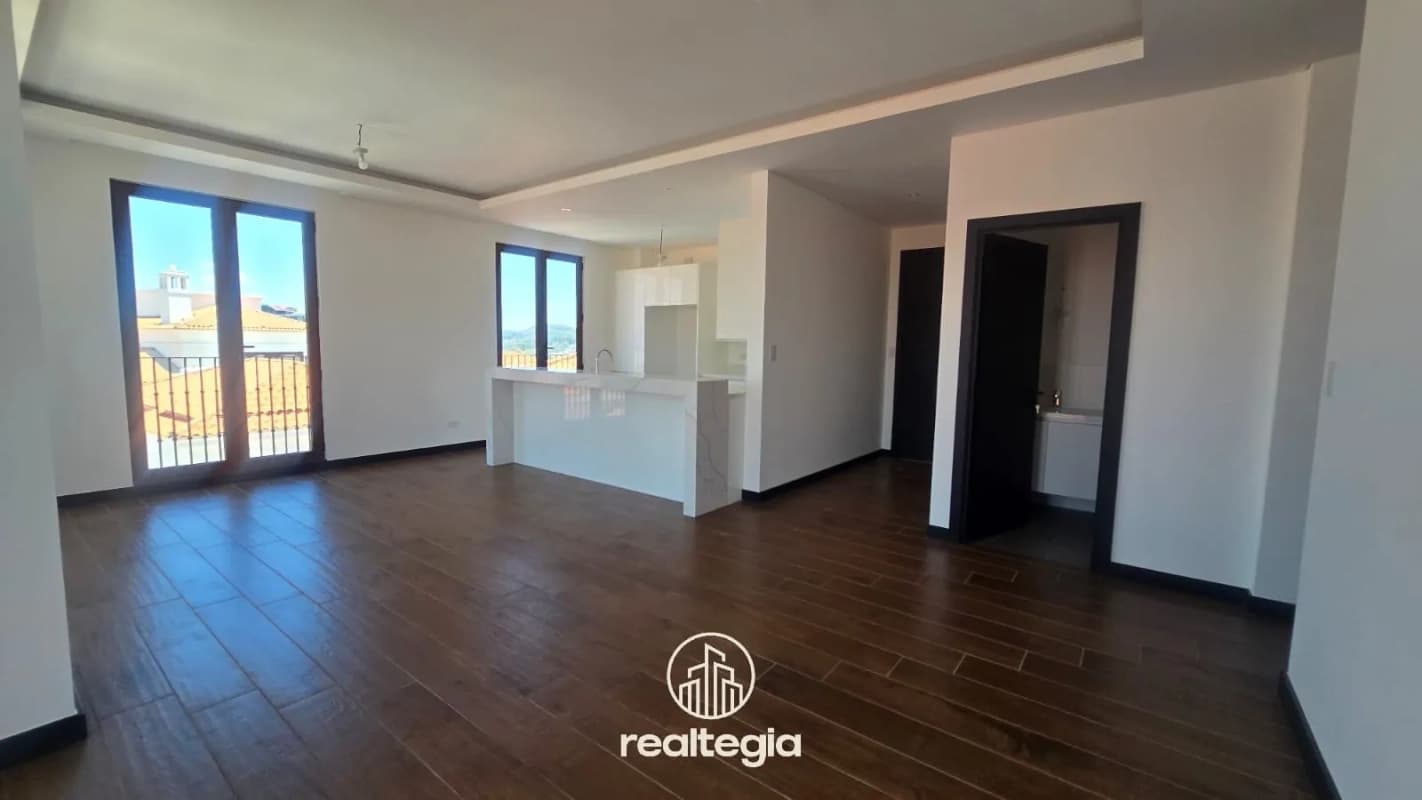 APARTAMENTO EN LIRIOS DE CAYALÁ ZONA 16