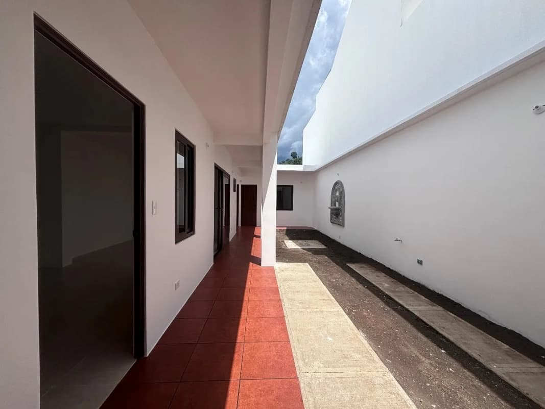 RENTO CASA PASEO SAN LORENZO ANTIGUA GUATEMALA