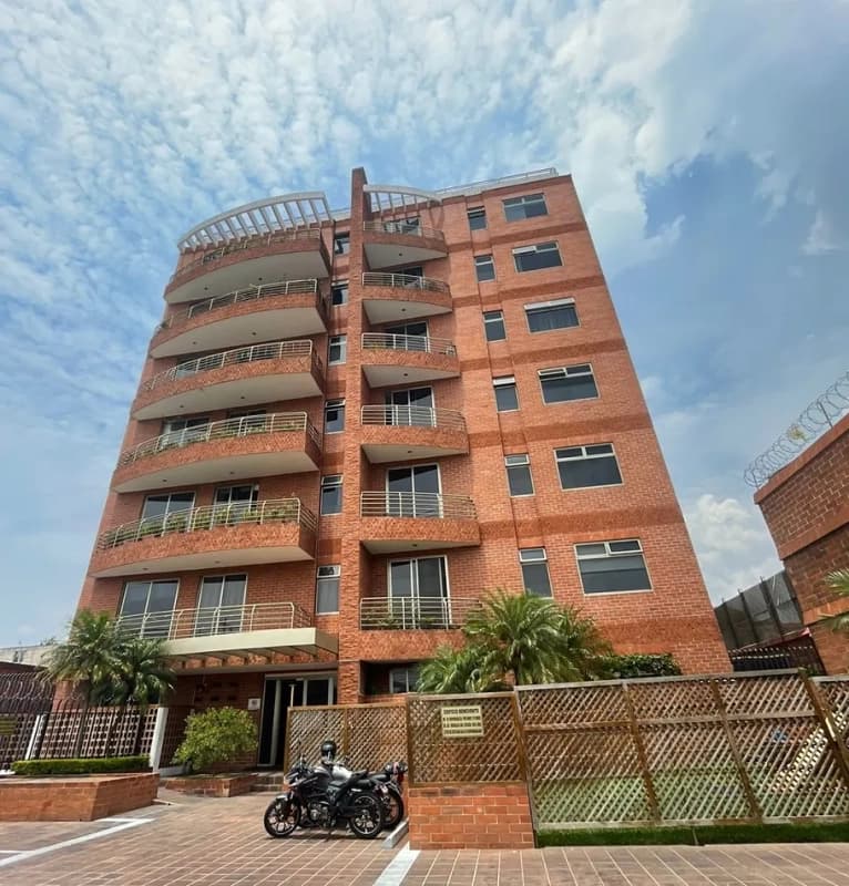 Venta de apartamento en zona 14 Benevento amplio de 3 dormitorios.