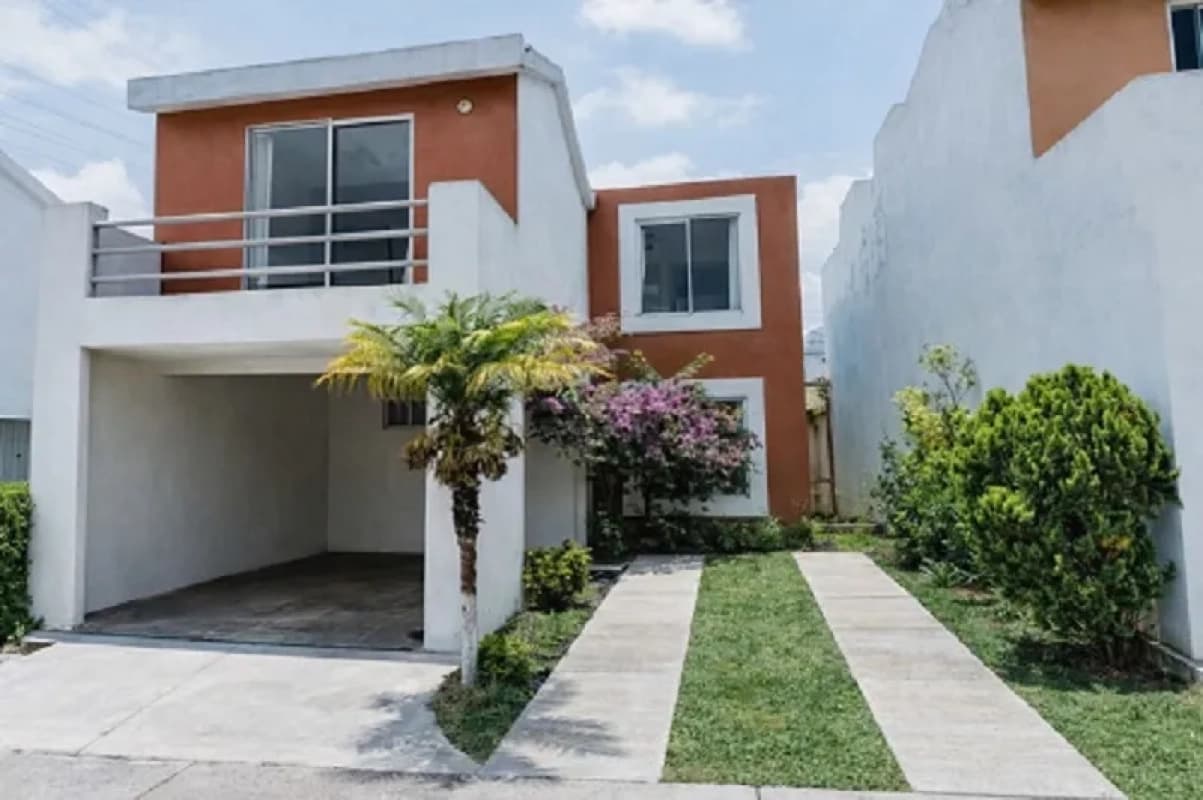 Venta de casa en Condominio en Ciudad San Cristobal, sector C1 Pradera de Las Flores