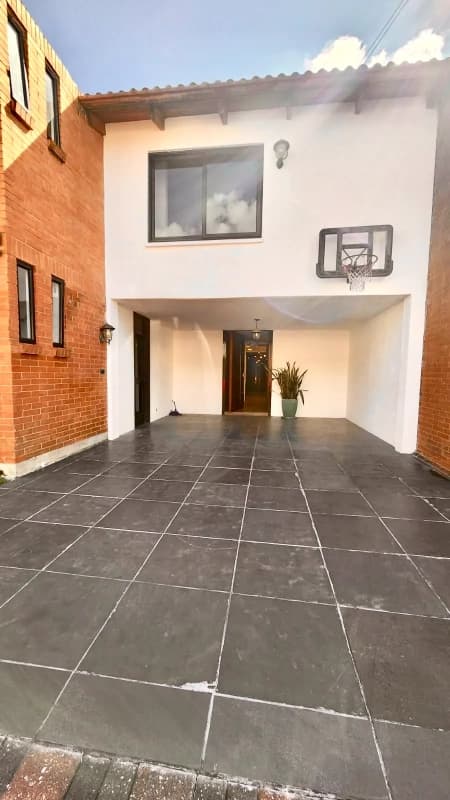 Zona 10 • Casa en Venta