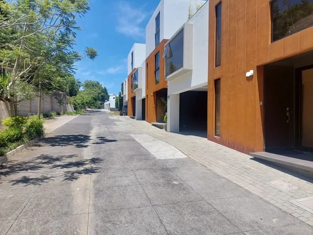 VENTA DE CASA EN SANTUARIA MUXBAL