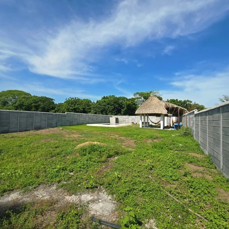 Terreno en Venta Con piscina Carretera a Monterrico