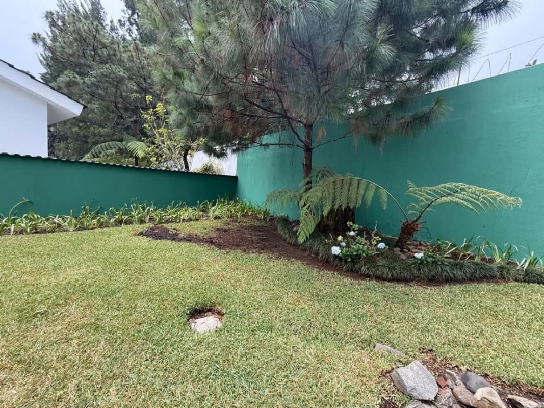 Preciosa casa en venta en Condominio la Encantada, km 12 Carretera El Salvador.