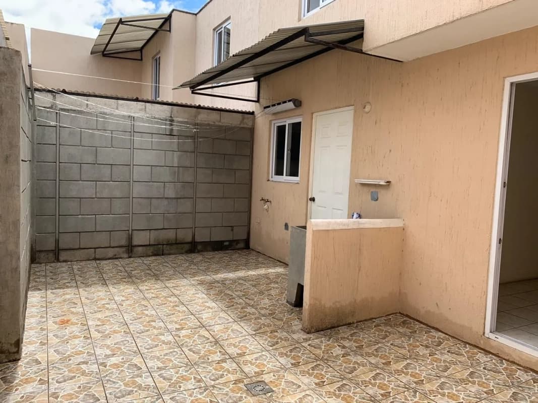 VENDO CASA EN CONDADO CATALINA