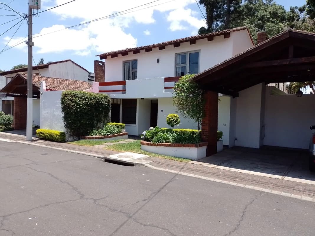 Casa en Venta Condominio Cortijo Santa Fe, zona 10
