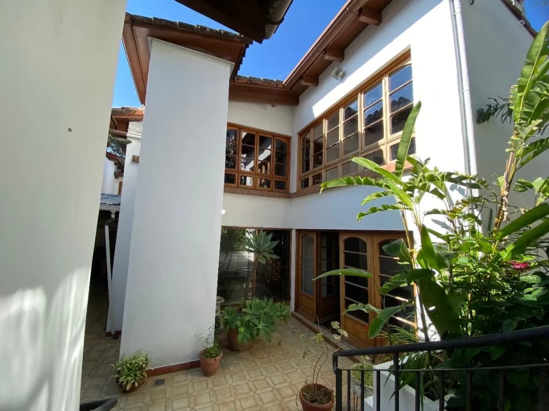 Vendo casa en condominio privado zona 14