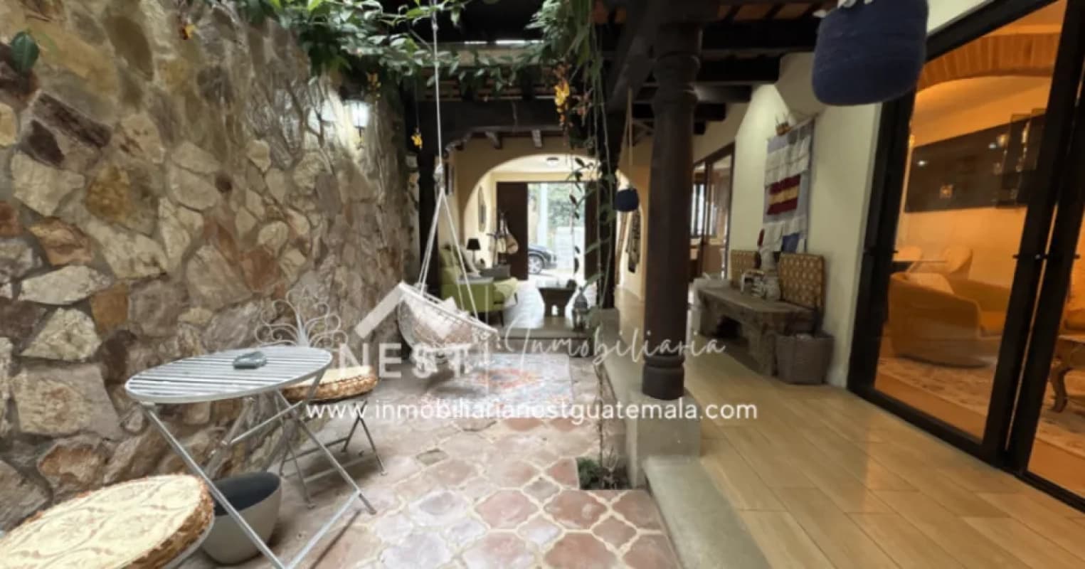 Casa estilo colonial con terraza en Venta | ANTIGUA GARDENS