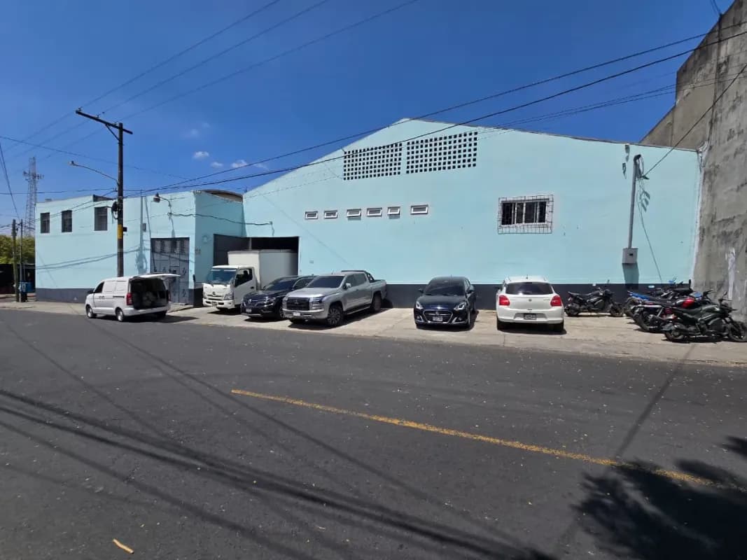 Se Subarrienda Bodegas, Zona 11.