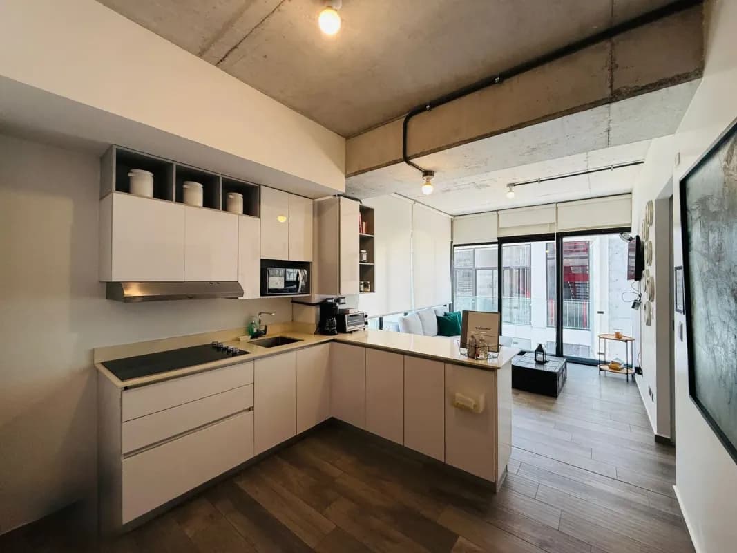 VENTA DE MODERNO APARTAMENTO AMUEBLADO - SHIFT CAYALÁ, ZONA 16