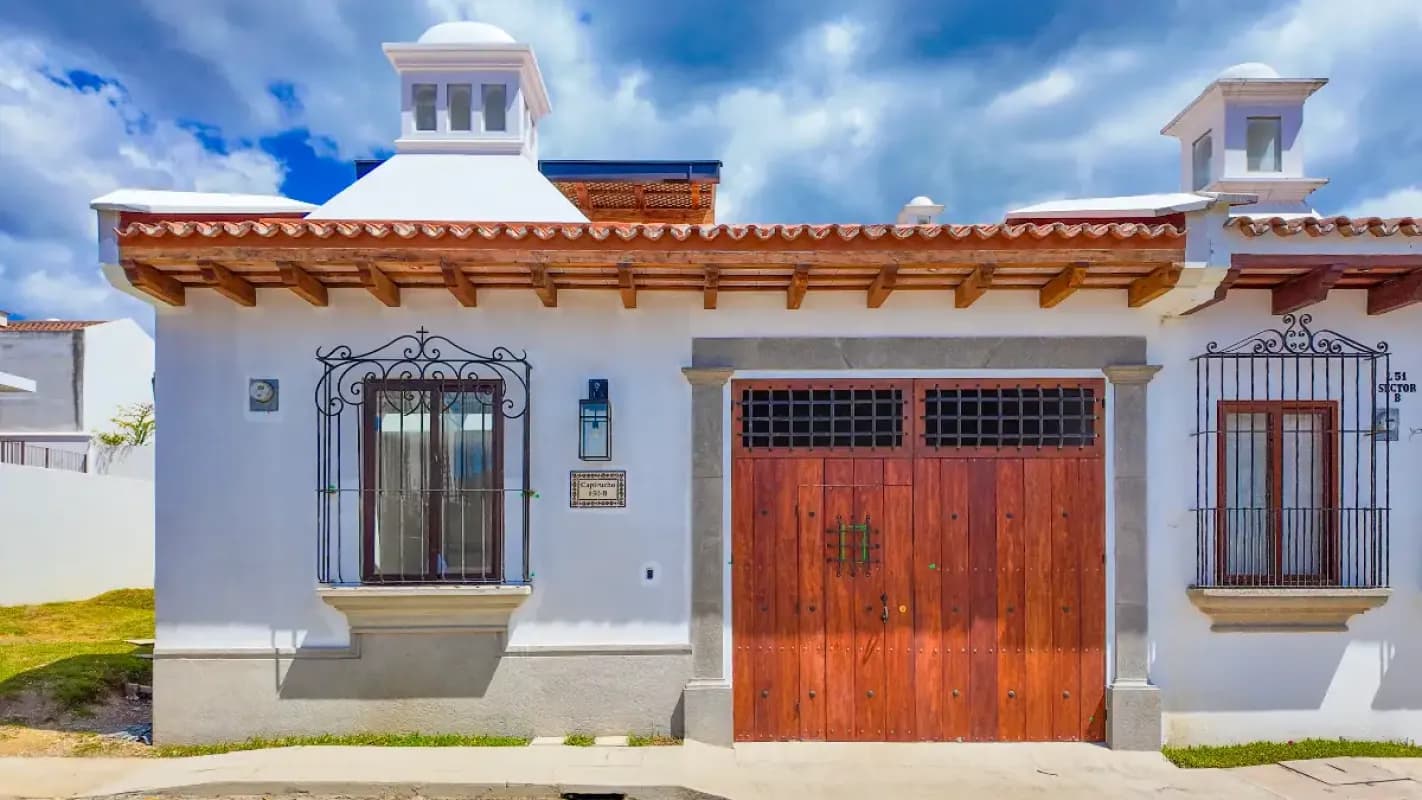Los Franciscanos Ciudad Vieja, Casa en Venta. Capirucho