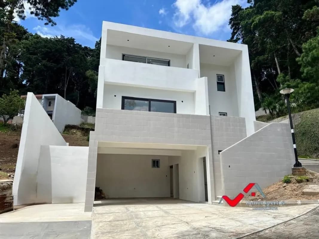 CASA EN VENTA CARRETERA CRISTO REY PIEDRA PARADA, A 3 MINUTOS DE EL PULTE Y A UN COSTADO DE APARTAMENTOS NAGANO