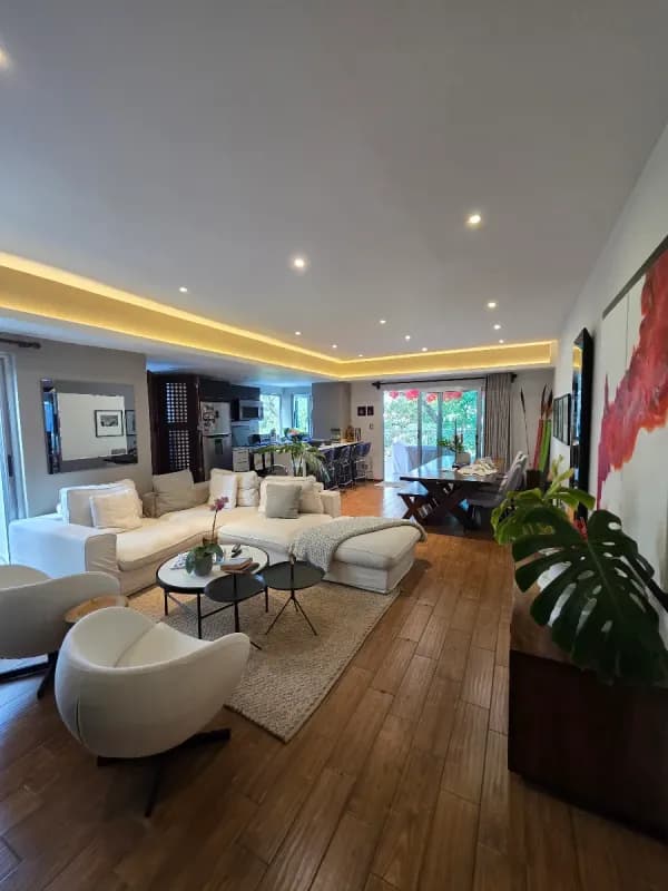 Amplio e iluminado apartamento en venta, Kanajuyú zona 16