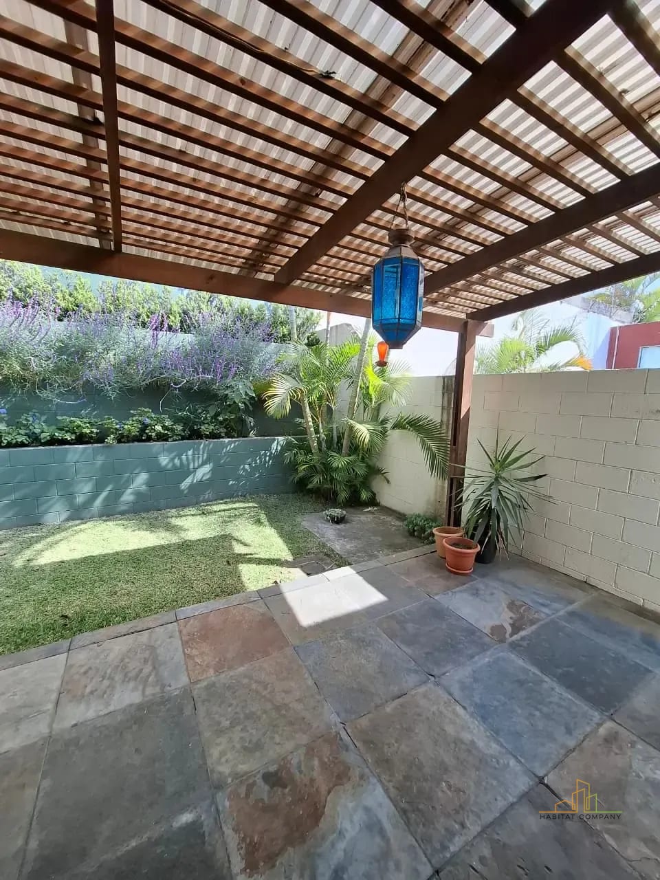 Área social que conecta al desayunador — Casas en renta zona 15 - Vista Hermosa 3 - Dentro de garita — Casa en Alquiler en Vista Hermosa III, Zona 15, Guatemala, Ciudad — foto 2 de 6