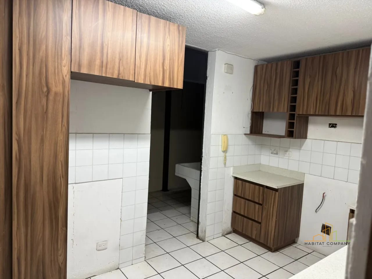 Cocina con gabinetes — Casas en Renta en Carretera a El Salvador, Km 15 (Cerca de Concepción) — Casa en Alquiler en km 11-15, Carretera a El Salvador, Guatemala, Ciudad — foto 5 de 6