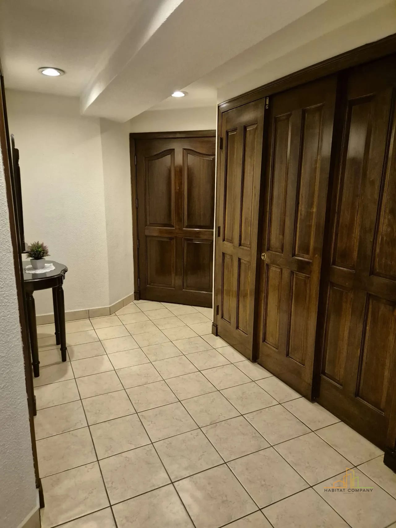 Apartamento Amueblado en Alquiler zona 14- Cercano a Europlaza — Apartamento en Alquiler en Zona 14, Guatemala, Ciudad — foto 1 de 5