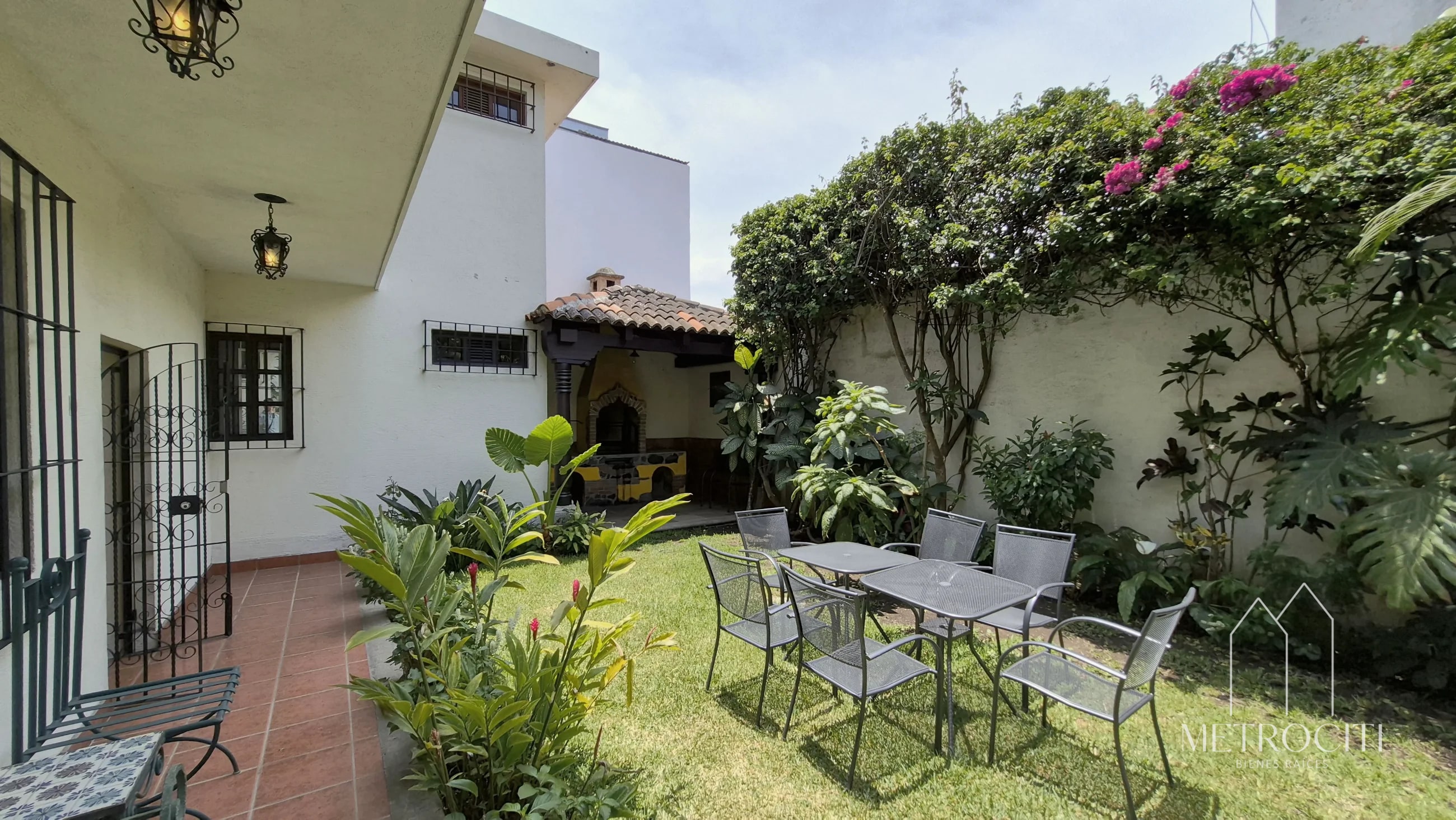 Se renta amplia casa estilo colonial en Antigua Guatemala - 3