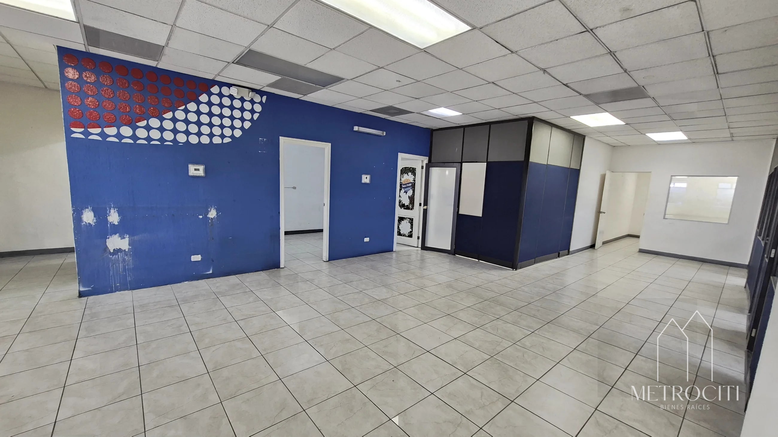 Se renta amplia oficina en zona 10 muy centríca — Oficina en Alquiler en Zona 10, Guatemala, Ciudad — foto 3 de 5
