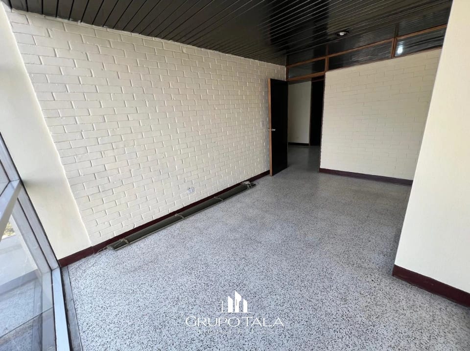 GRUPO TALA VENDE OFICINA EN EDIFICIO EL TRIÁNGULO, ZONA 4 💰 Precio: Q. 551,000 — Oficina en Venta en El Triángulo, Zona 4, Guatemala, Ciudad — foto 2 de 3