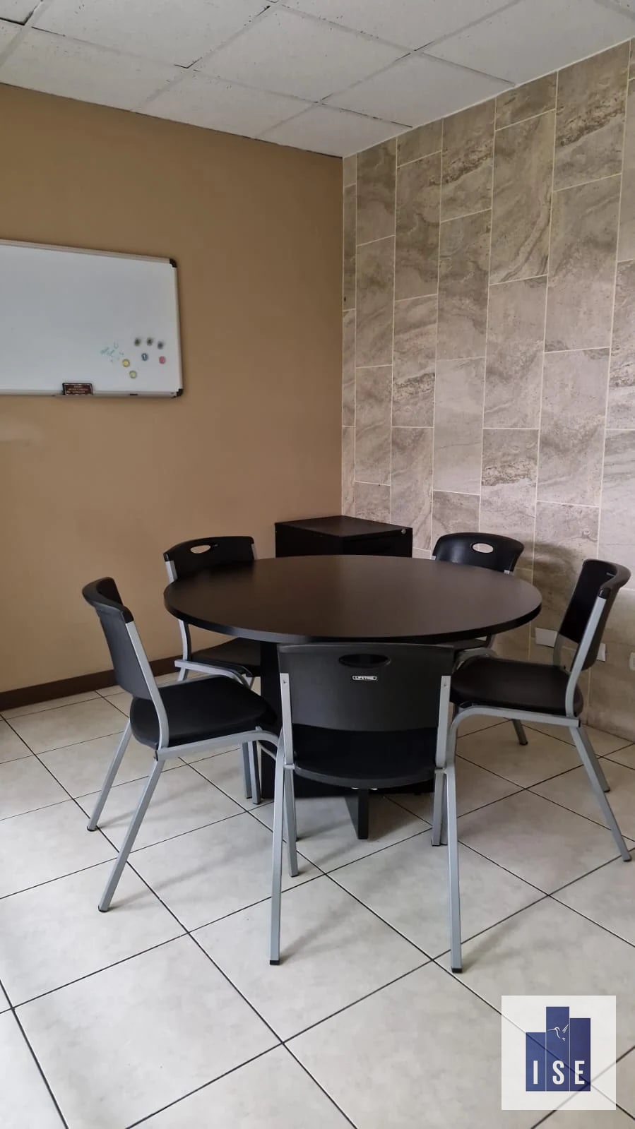 Oficina en renta Avenida Reforma Z.9 — Oficina en Alquiler en El Reformador, Zona 9, Guatemala, Ciudad — foto 5 de 11