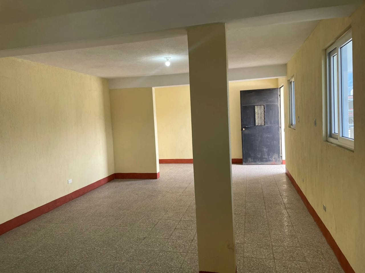 RENTO CASA IDEAL PARA OFICINAS EN COLONIA LA BRIGADA ZONA 7 DE MIXCO — Casa en Alquiler en Zona 7 Mixco, Guatemala, Ciudad — foto 2 de 17