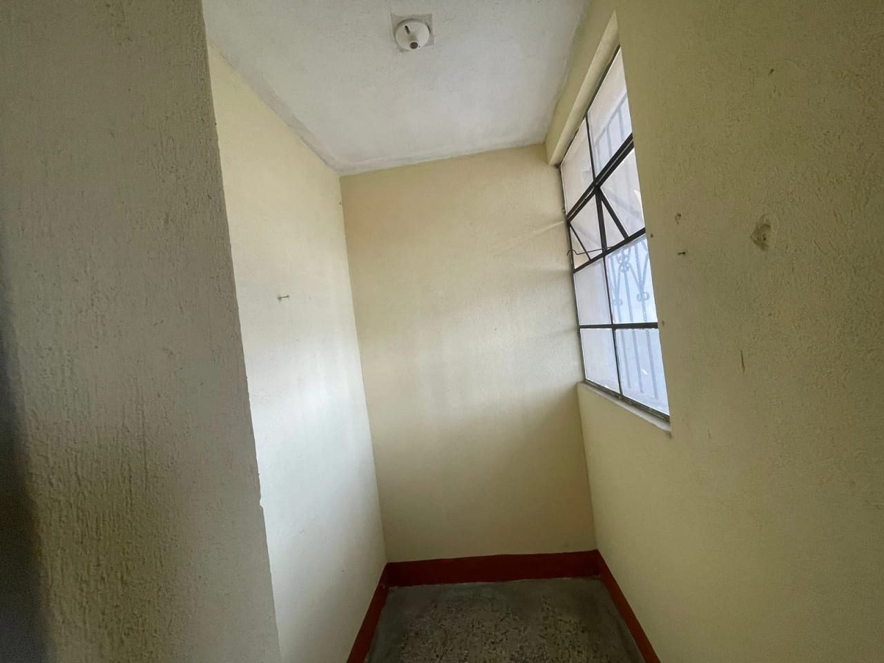 RENTO CASA IDEAL PARA OFICINAS EN COLONIA LA BRIGADA ZONA 7 DE MIXCO — Casa en Alquiler en Zona 7 Mixco, Guatemala, Ciudad — foto 3 de 17