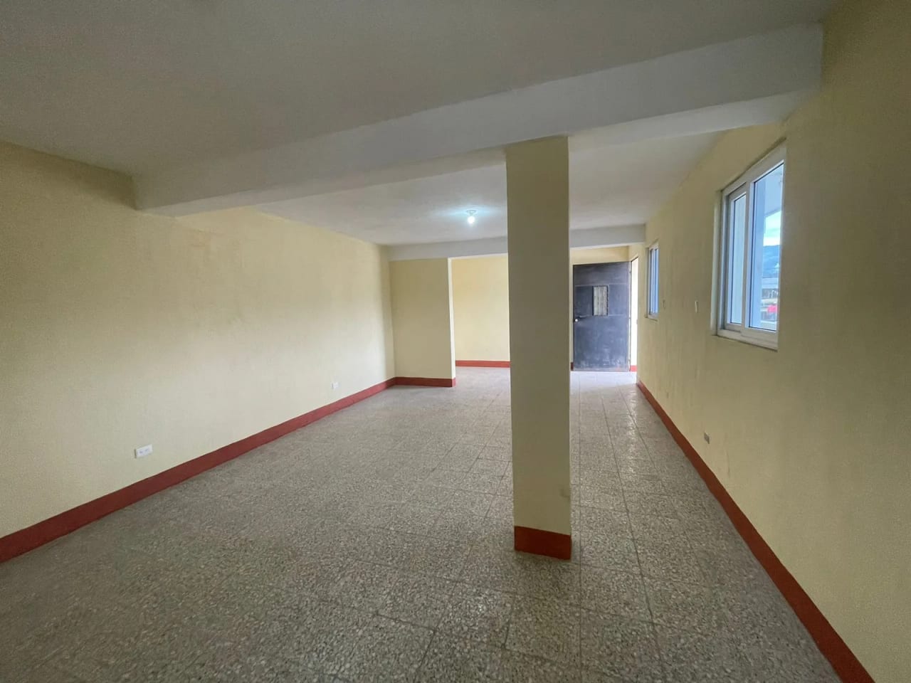 RENTO CASA IDEAL PARA OFICINAS EN COLONIA LA BRIGADA ZONA 7 DE MIXCO — Casa en Alquiler en Zona 7 Mixco, Guatemala, Ciudad — foto 1 de 17