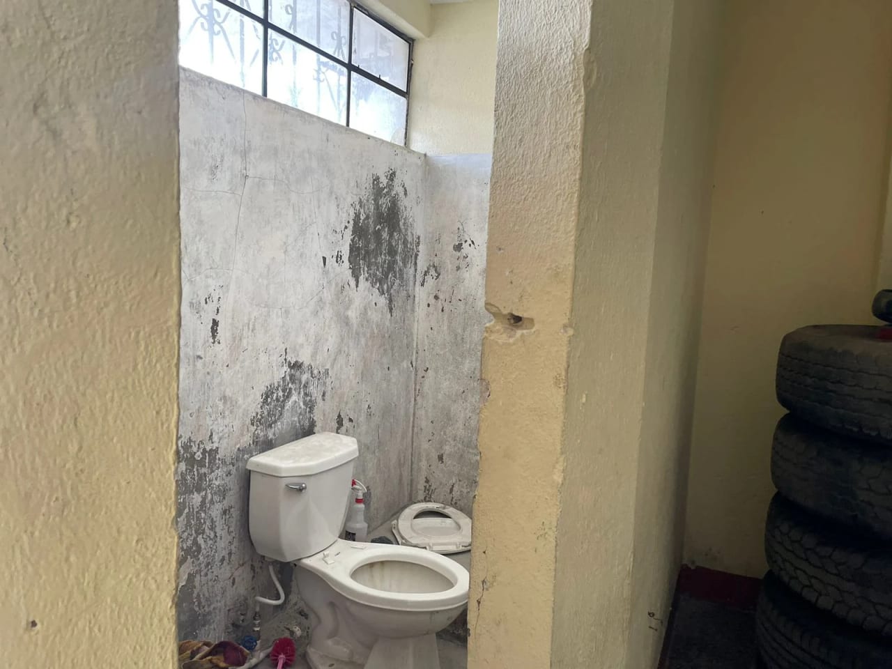 RENTO CASA IDEAL PARA OFICINAS EN COLONIA LA BRIGADA ZONA 7 DE MIXCO — Casa en Alquiler en Zona 7 Mixco, Guatemala, Ciudad — foto 6 de 17