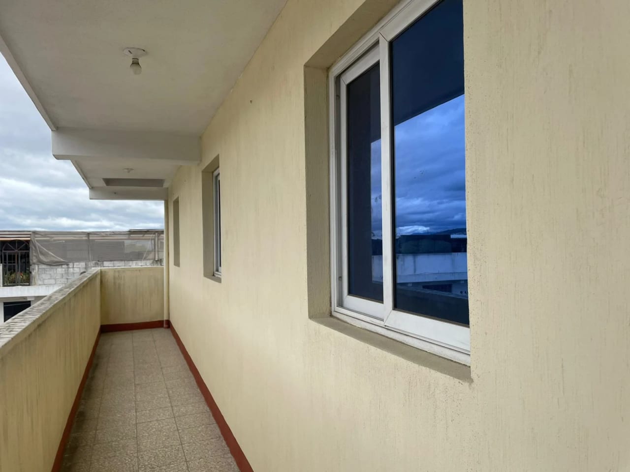 RENTO CASA IDEAL PARA OFICINAS EN COLONIA LA BRIGADA ZONA 7 DE MIXCO — Casa en Alquiler en Zona 7 Mixco, Guatemala, Ciudad — foto 8 de 17