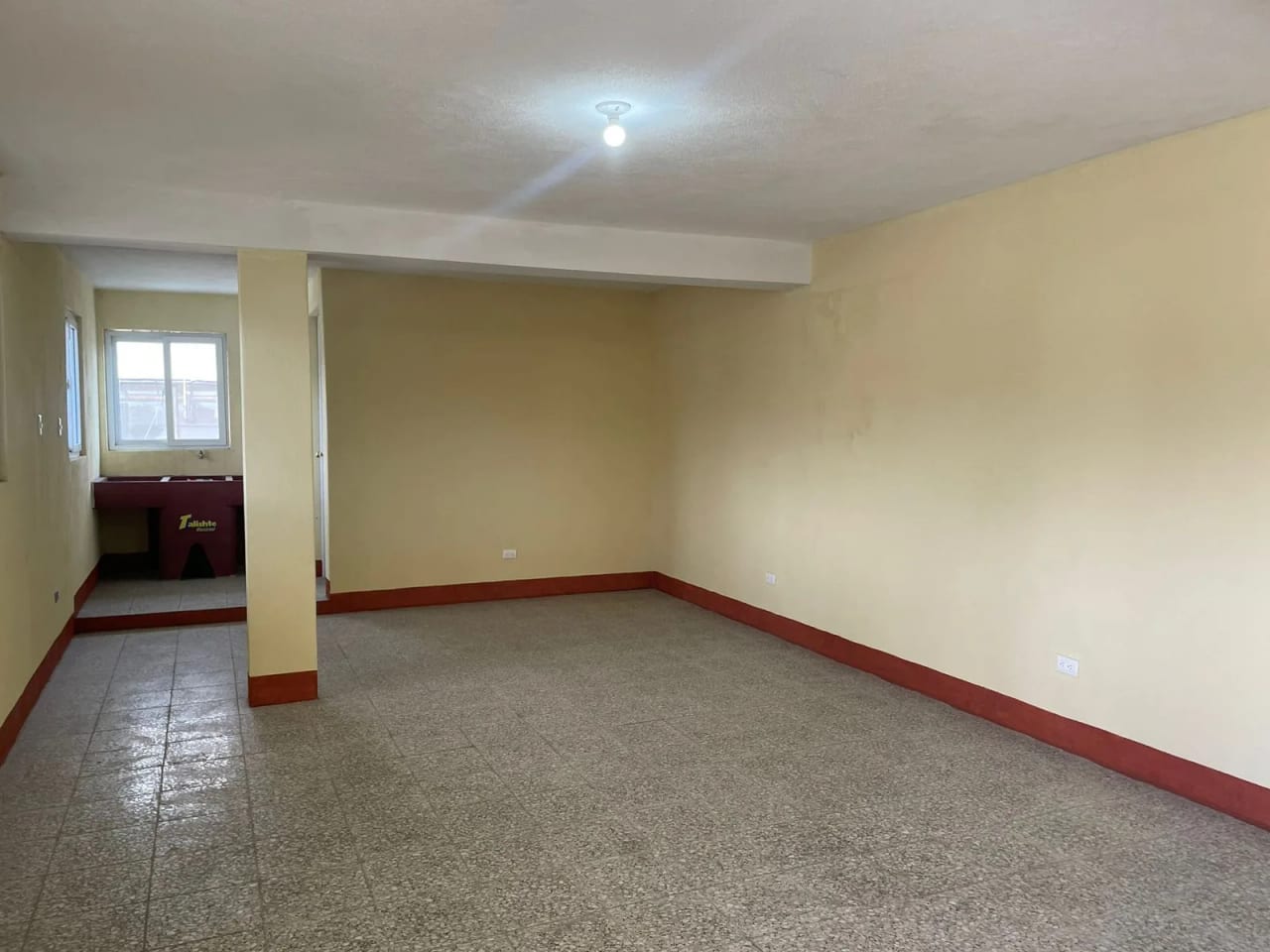 RENTO CASA IDEAL PARA OFICINAS EN COLONIA LA BRIGADA ZONA 7 DE MIXCO — Casa en Alquiler en Zona 7 Mixco, Guatemala, Ciudad — foto 9 de 17