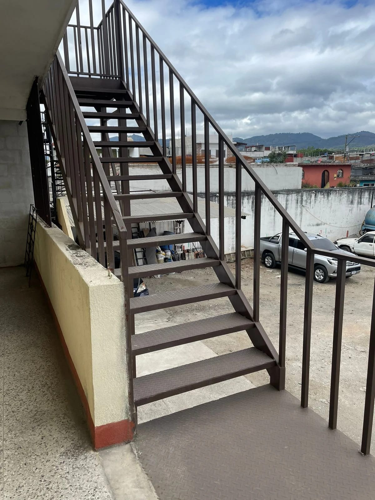RENTO CASA IDEAL PARA OFICINAS EN COLONIA LA BRIGADA ZONA 7 DE MIXCO — Casa en Alquiler en Zona 7 Mixco, Guatemala, Ciudad — foto 13 de 17