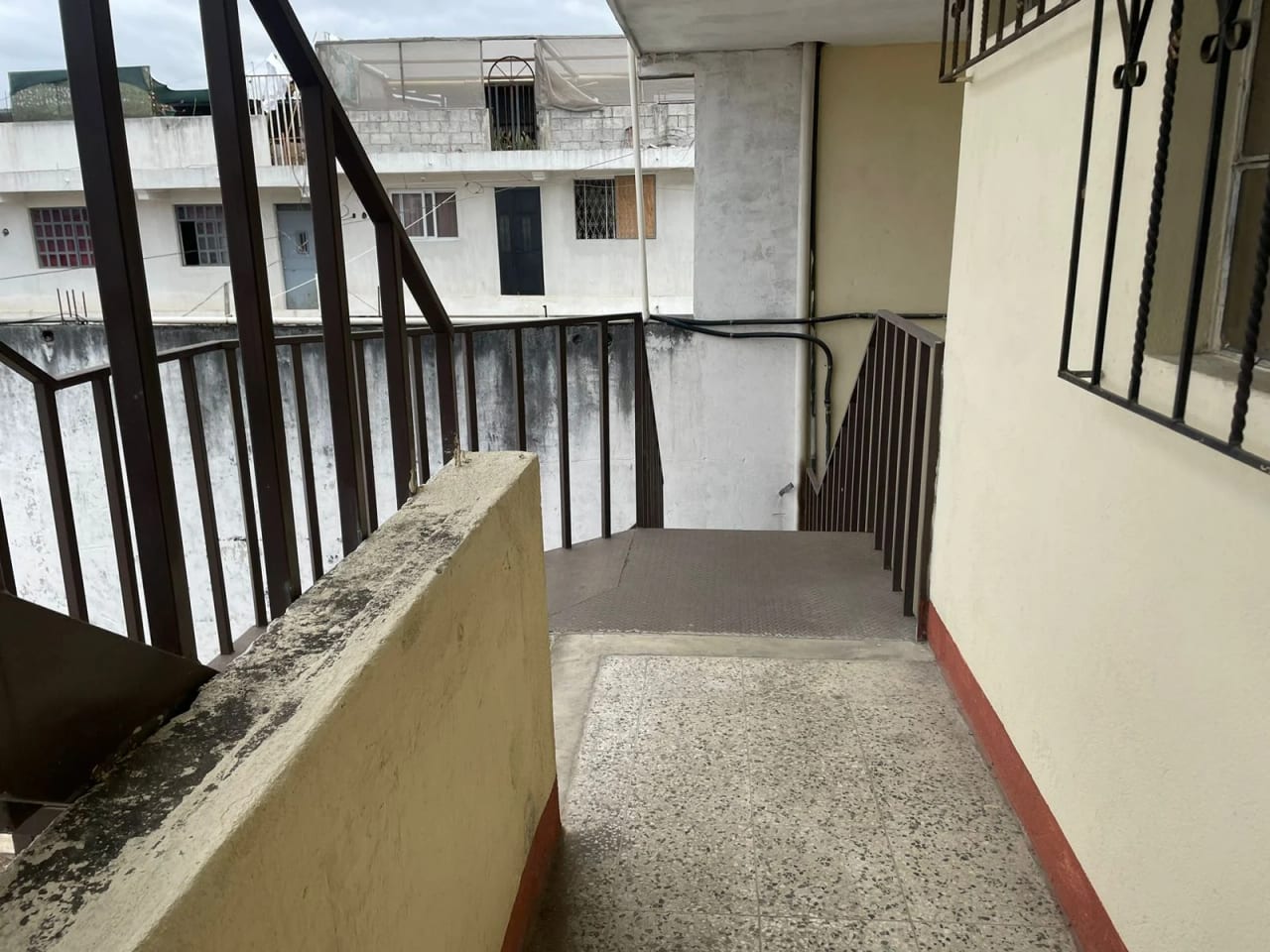 RENTO CASA IDEAL PARA OFICINAS EN COLONIA LA BRIGADA ZONA 7 DE MIXCO — Casa en Alquiler en Zona 7 Mixco, Guatemala, Ciudad — foto 15 de 17