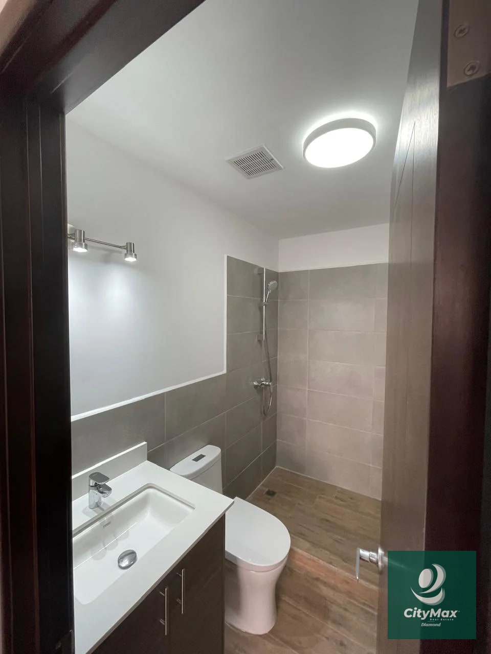 APARTAMENTO EN RENTA EN ZONA 10 - 7