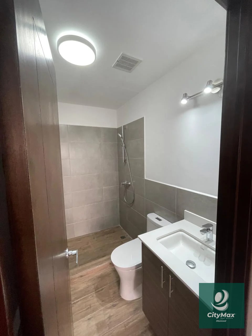 APARTAMENTO EN RENTA EN ZONA 10 - 2