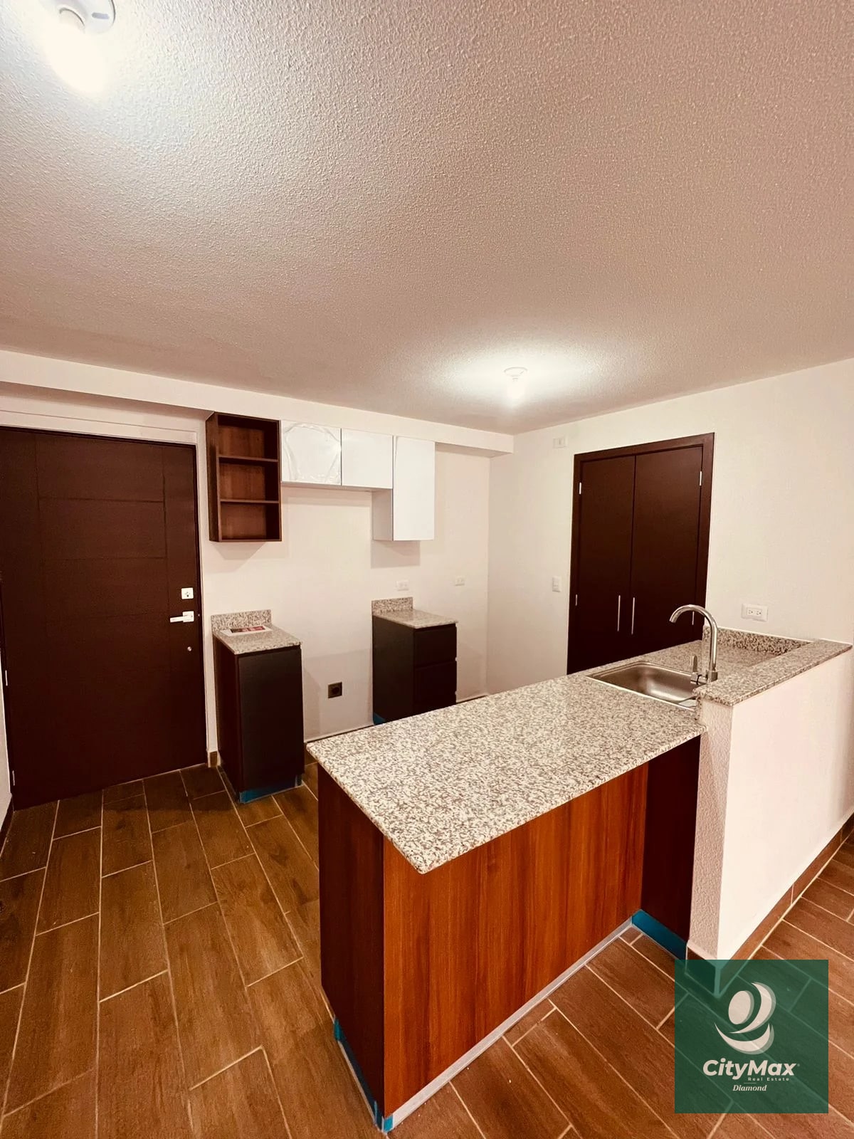 Apartamento en venta con jardín en Senderos zona 16 — Apartamento en Venta en Zona 16, Guatemala, Ciudad — foto 5 de 11