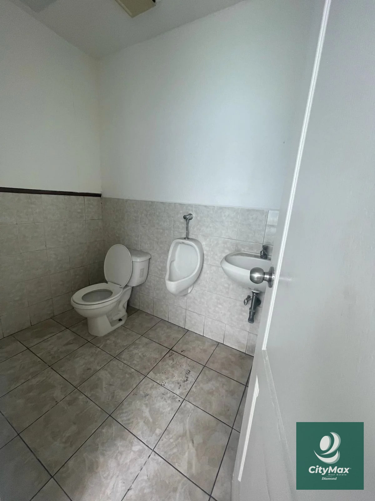 Oficina en Alquiler Edificio Zona 9 Guatemala — Oficina en Alquiler en Zona 9, Guatemala, Ciudad — foto 4 de 13