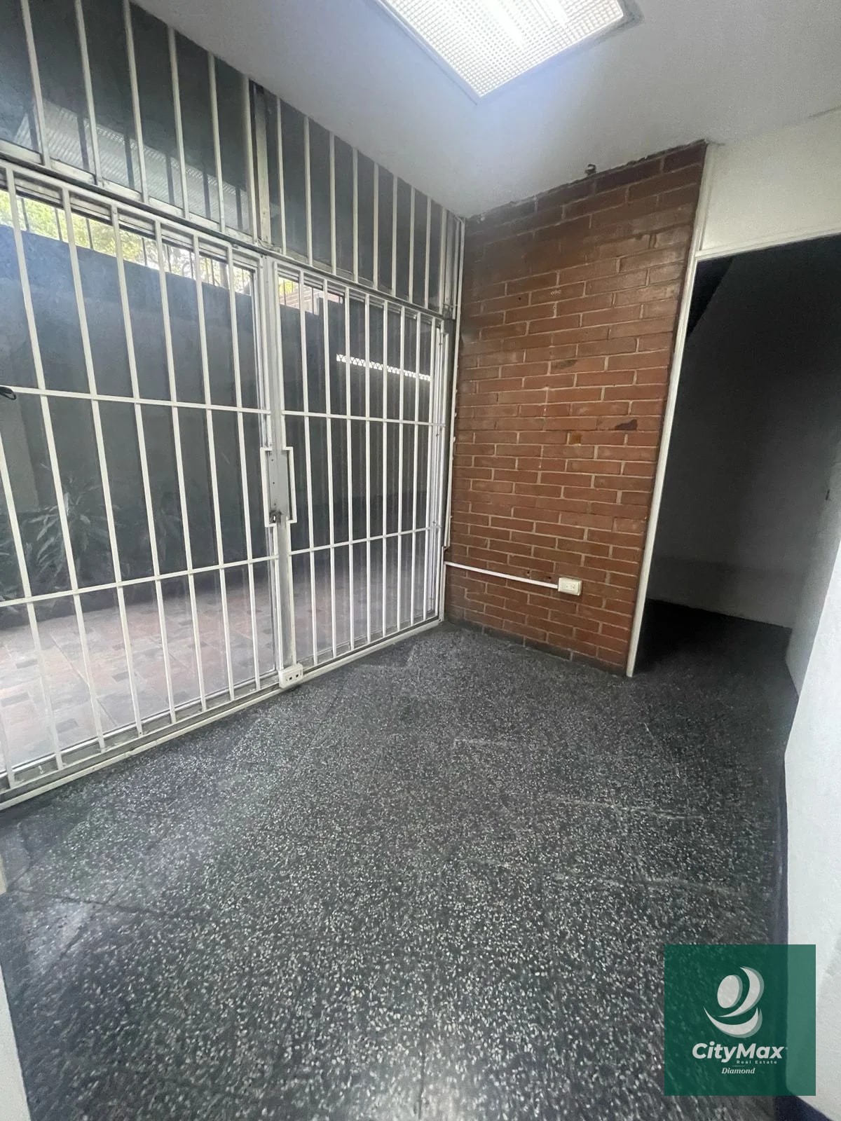 Oficina en Alquiler Edificio Zona 9 Guatemala — Oficina en Alquiler en Zona 9, Guatemala, Ciudad — foto 6 de 13