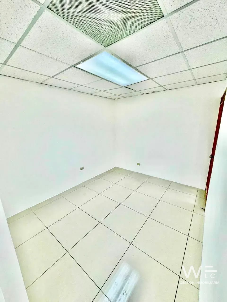 VENDO OFICINA ZONA 10 — Oficina en Venta en Zona 10, Guatemala, Ciudad — foto 8 de 9