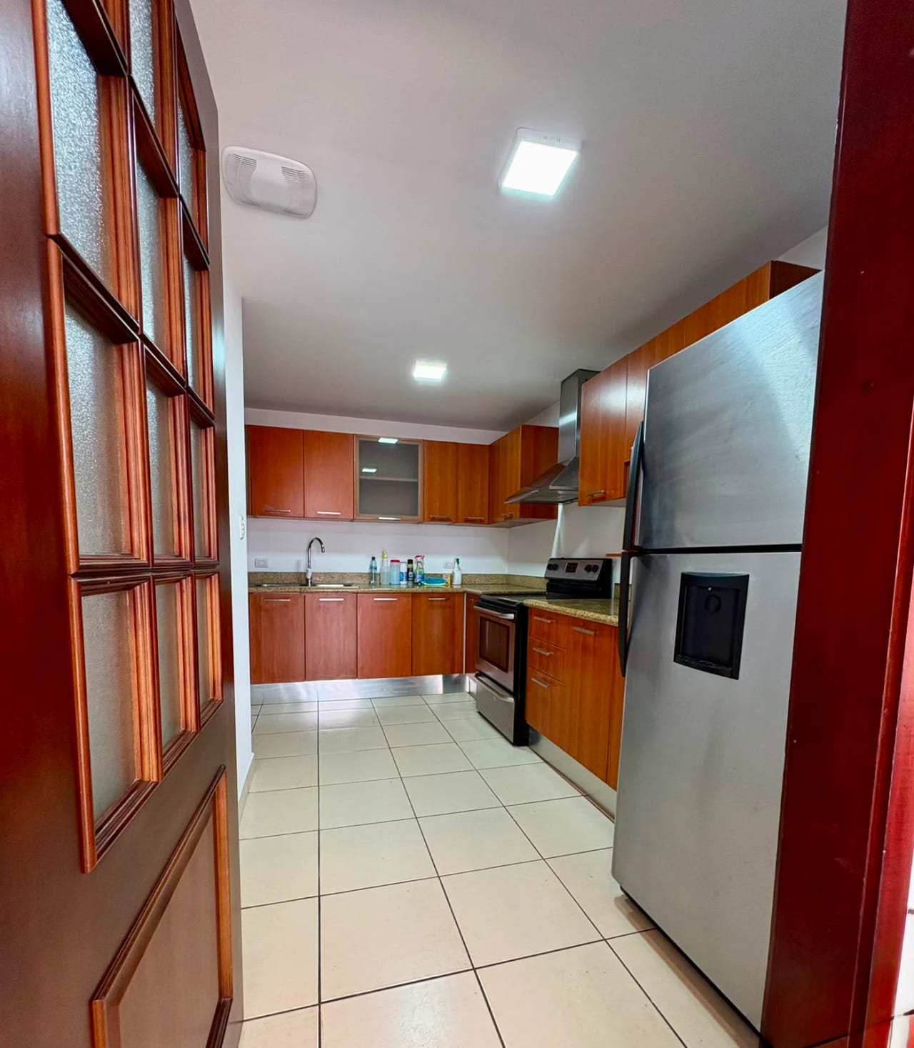 Apartamento en renta Jardines del Acueducto zona 10 — Apartamento en Alquiler en Jardines del Acueducto, Zona 10, Guatemala, Ciudad — foto 4 de 16