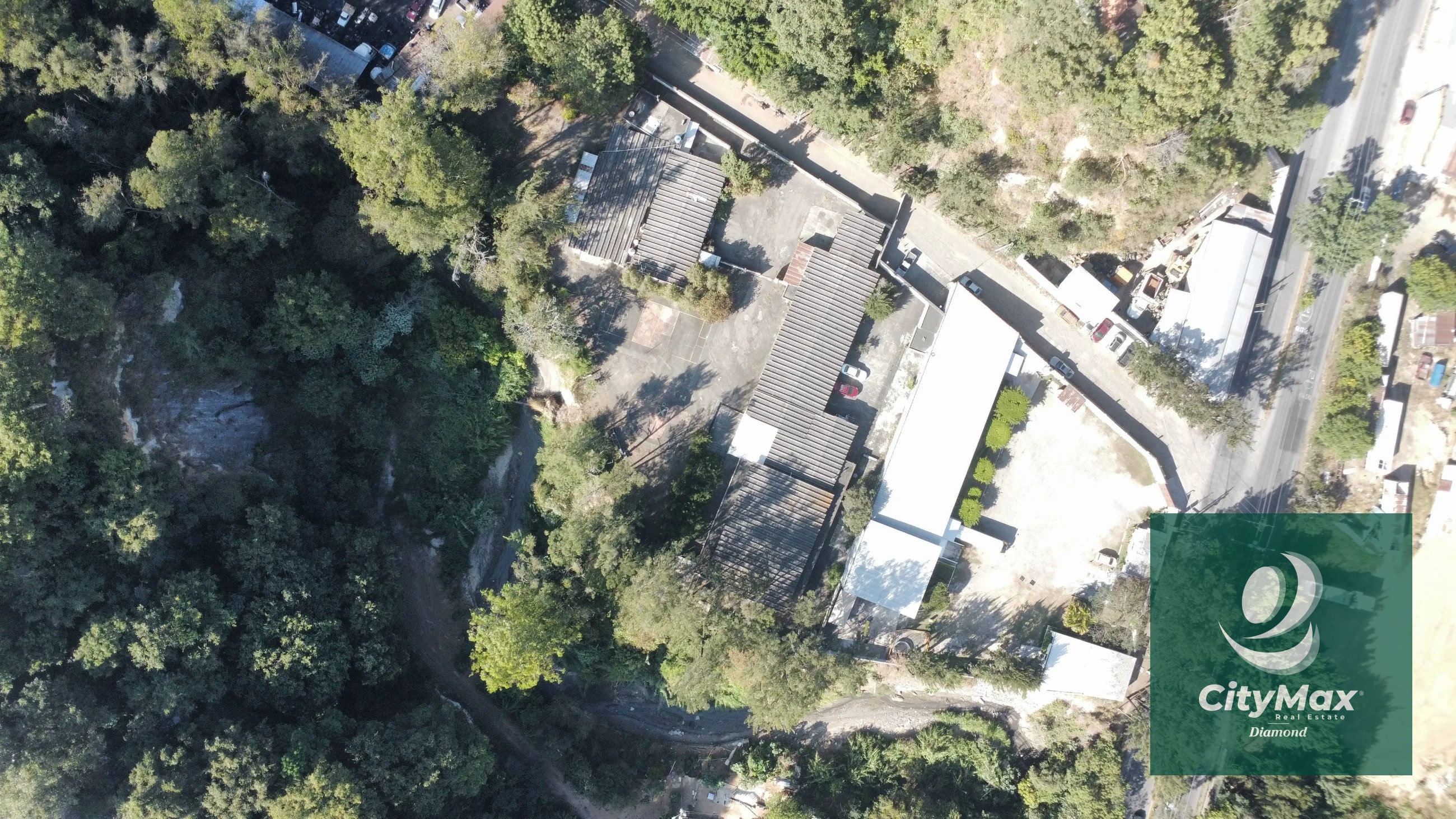 Edificio Comercial o Industrial en Renta en San Cristóbal Zona 8 de Mixco - 1
