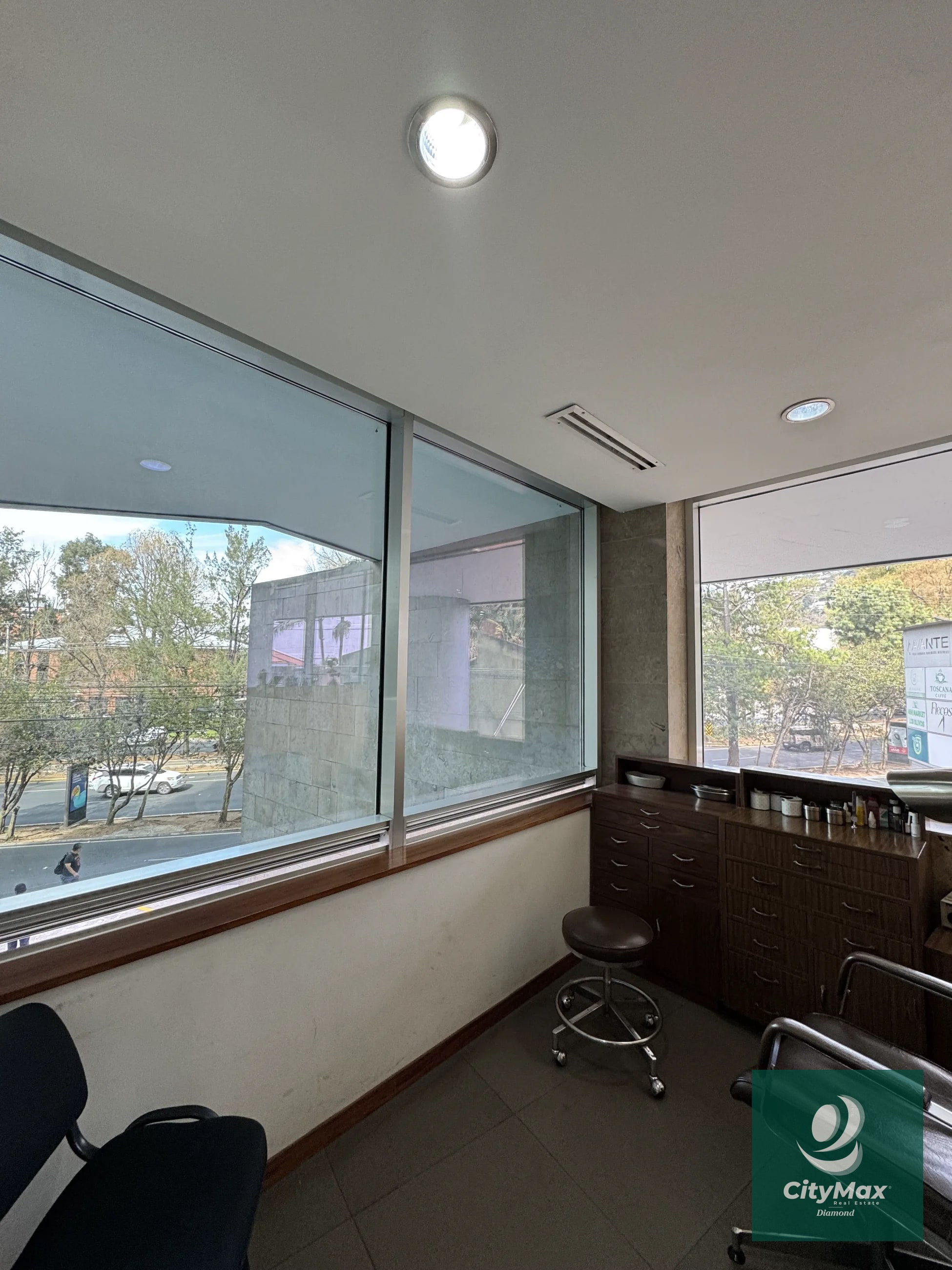 Oficina en Venta y Renta en Edificio Avante Zona 15 Ciudad de Guatemala - 2