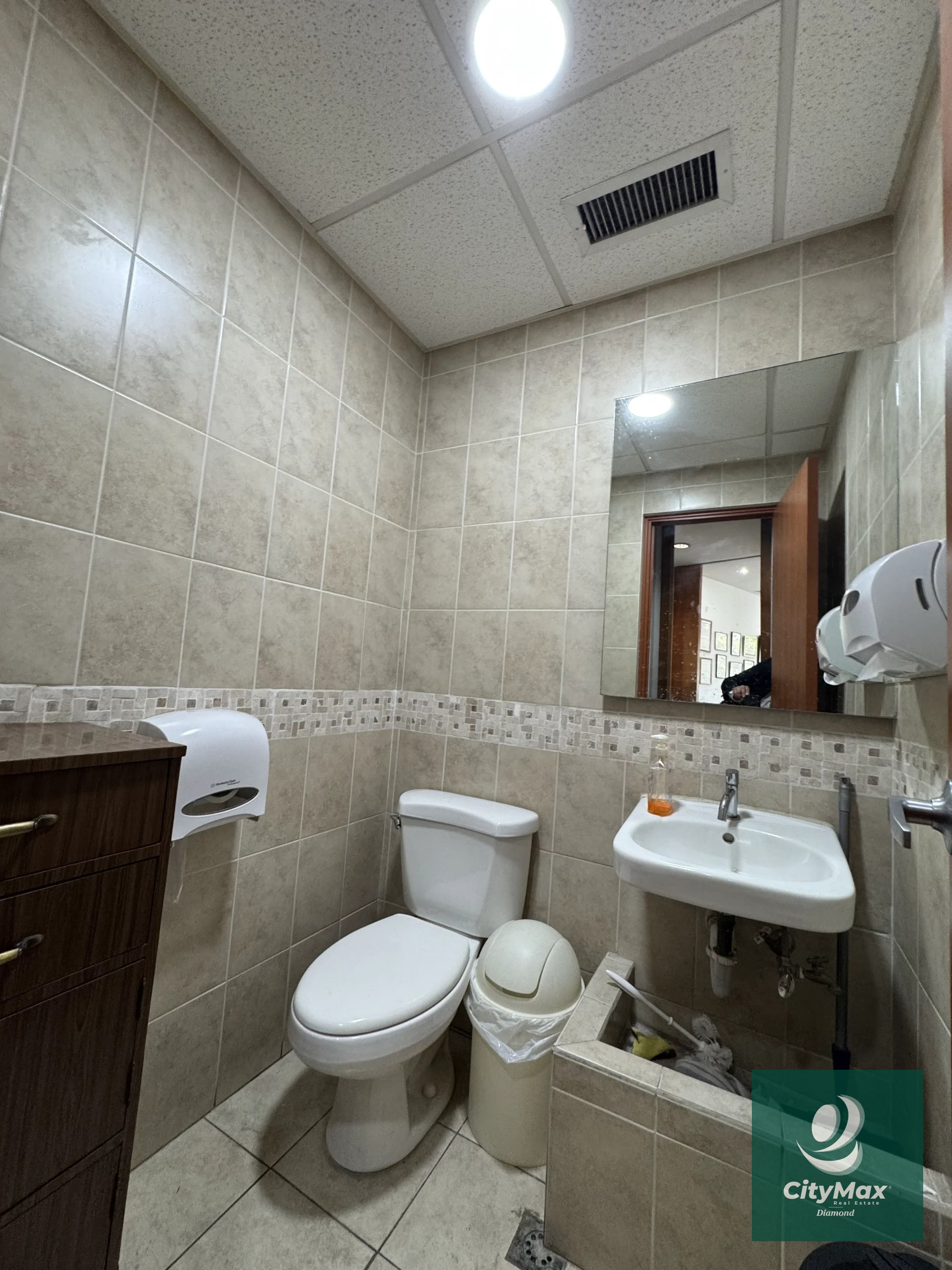 Oficina en Venta y Renta en Edificio Avante Zona 15 Ciudad de Guatemala - 8