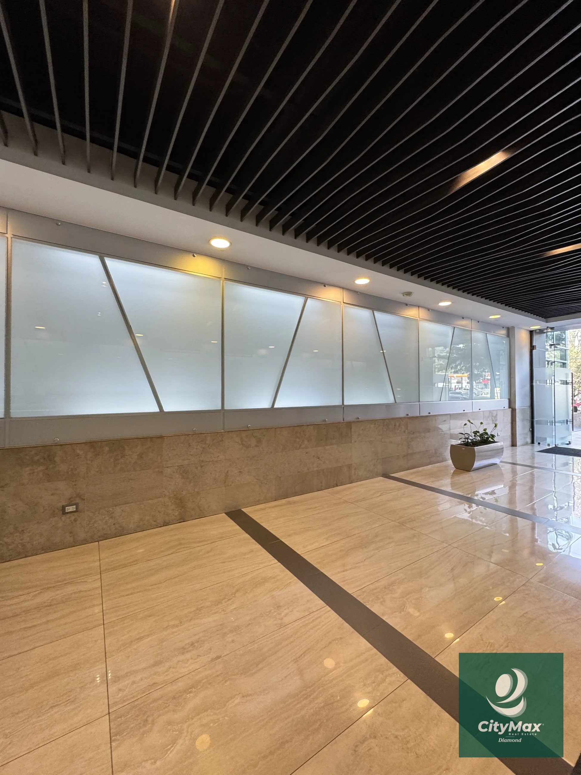 Oficina en Venta y Renta en Edificio Avante Zona 15 Ciudad de Guatemala - 14