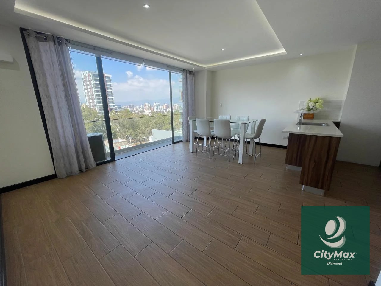 Apartamento en Venta y Renta en Zona 15 Ciudad de Guatemala - 5