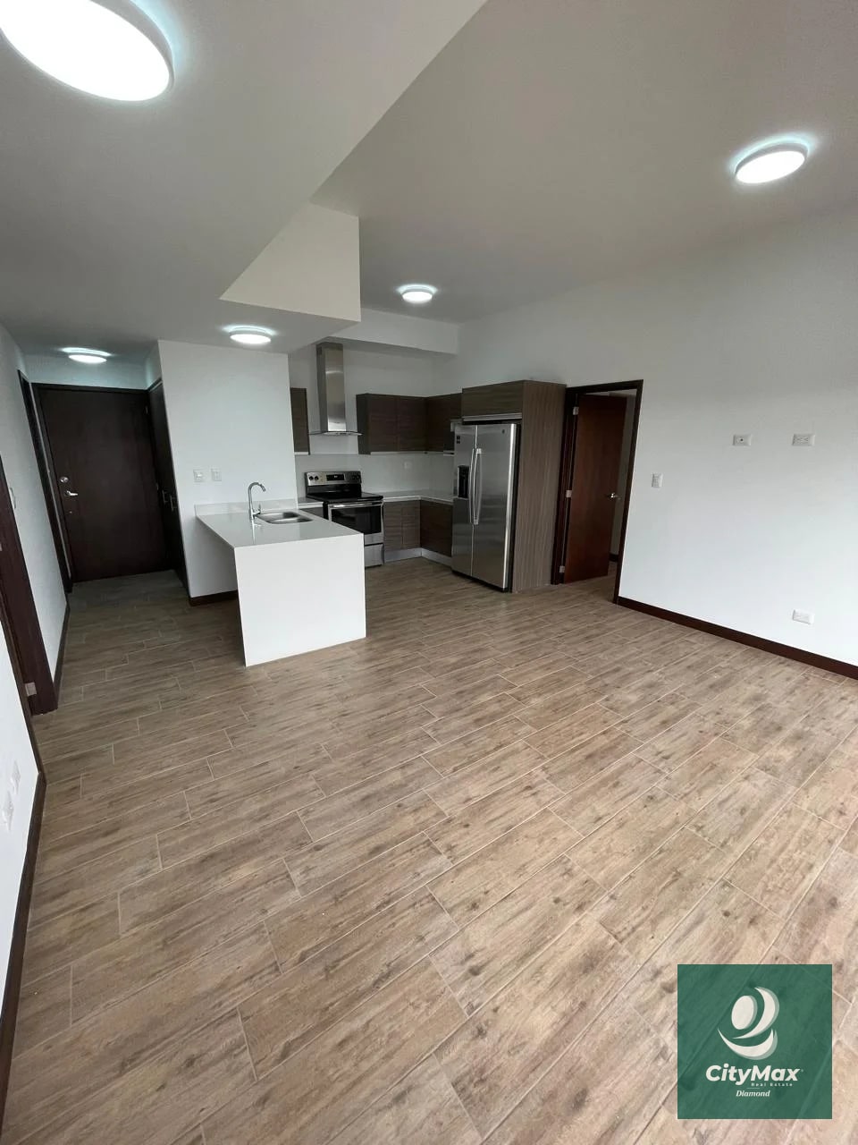 Apartamento en Renta en Zona 10 Cercano a Diagonal 6 - 10