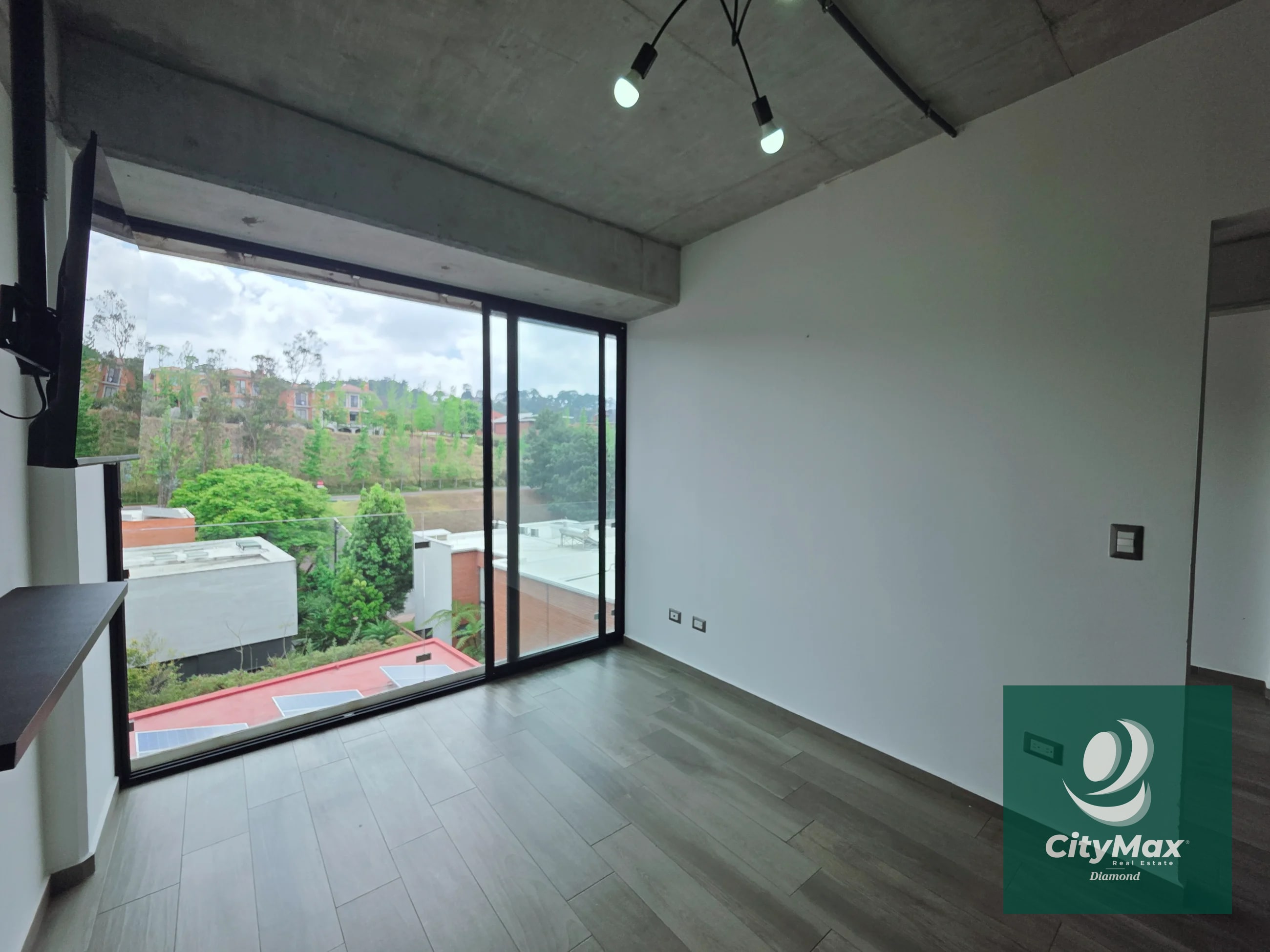 Apartamento en Renta en Zona 10 Cercano a Diagonal 6 - 8