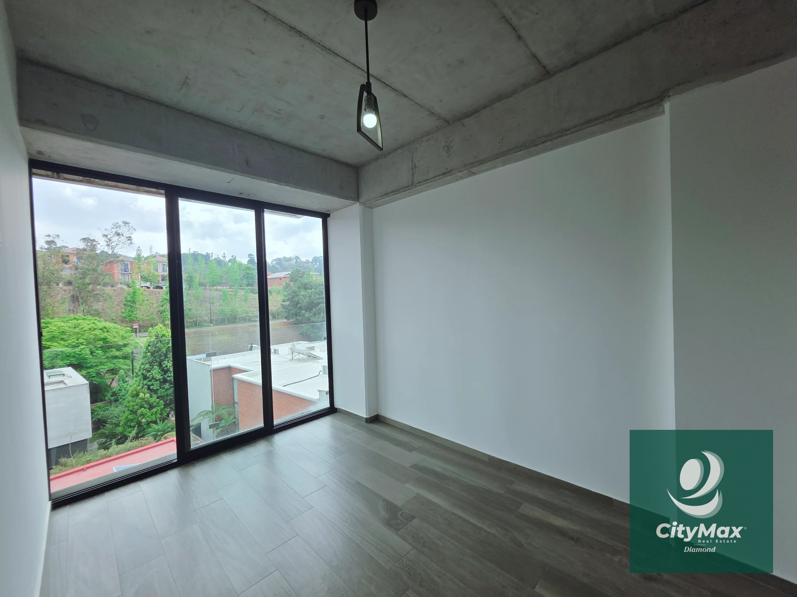 Apartamento en Renta en Zona 10 Cercano a Diagonal 6 - 9