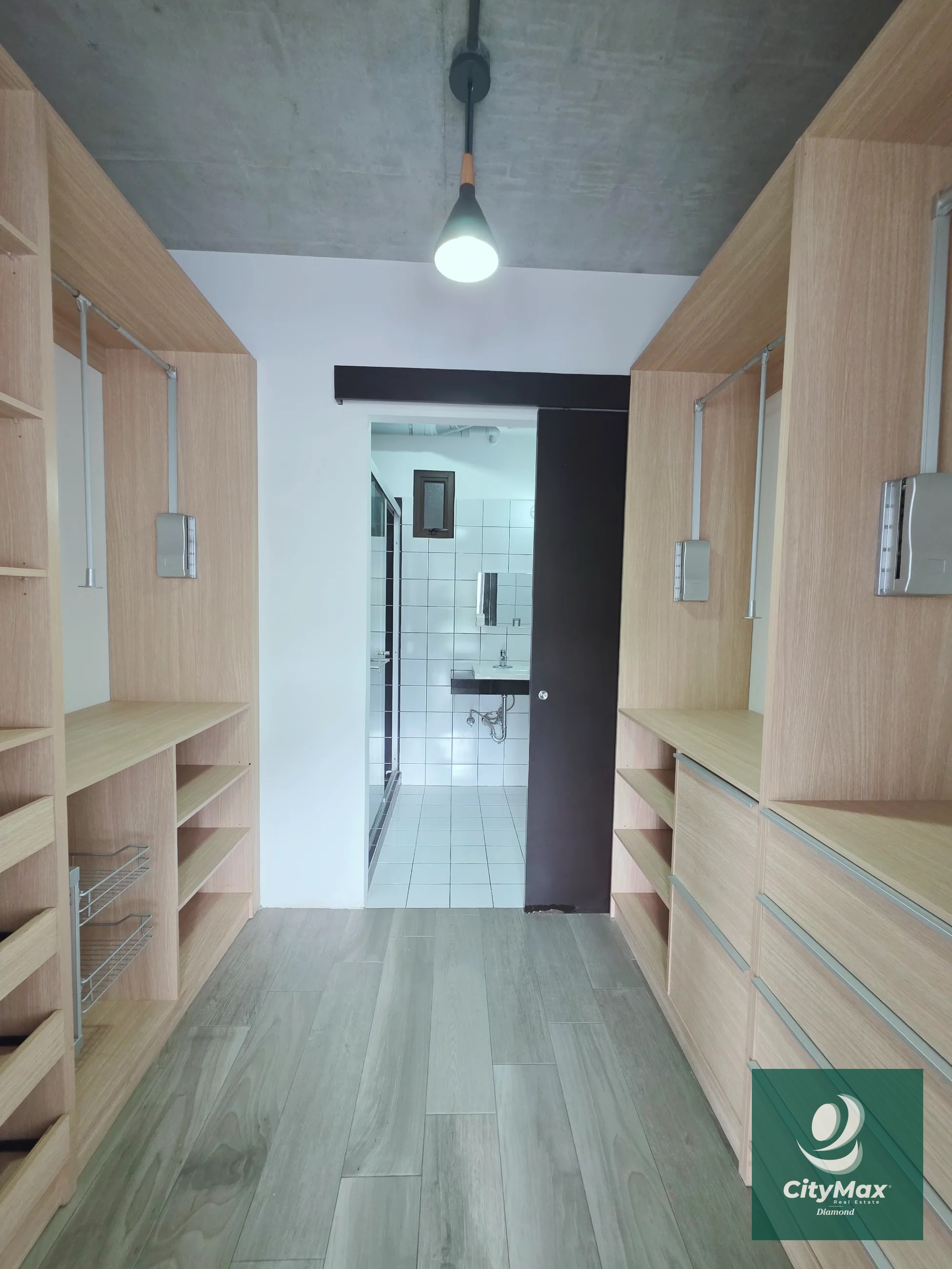 Apartamento en Renta en Zona 10 Cercano a Diagonal 6 - 14