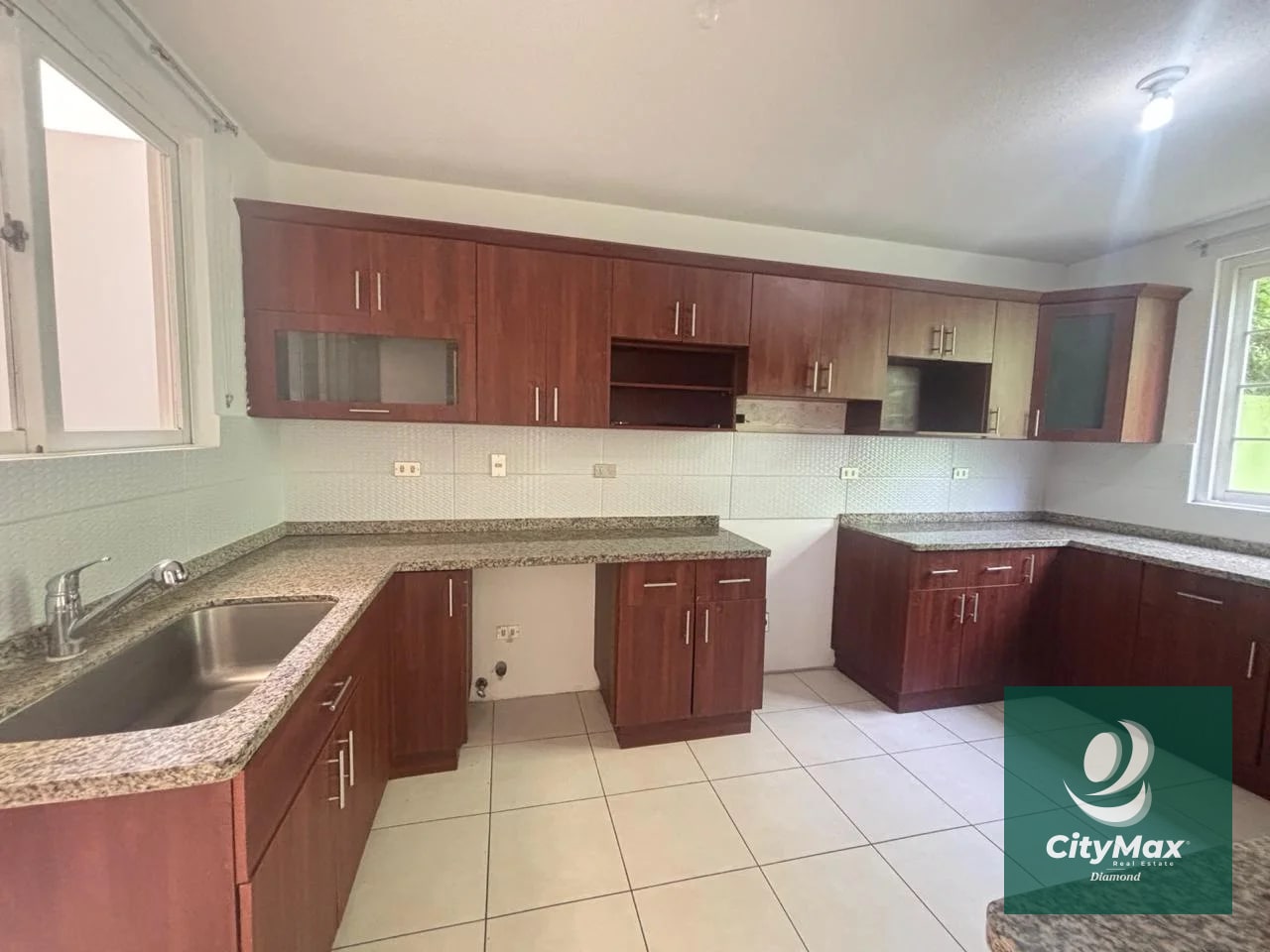 Casa en venta y renta condominio Entreverdes Fraijanes - 2