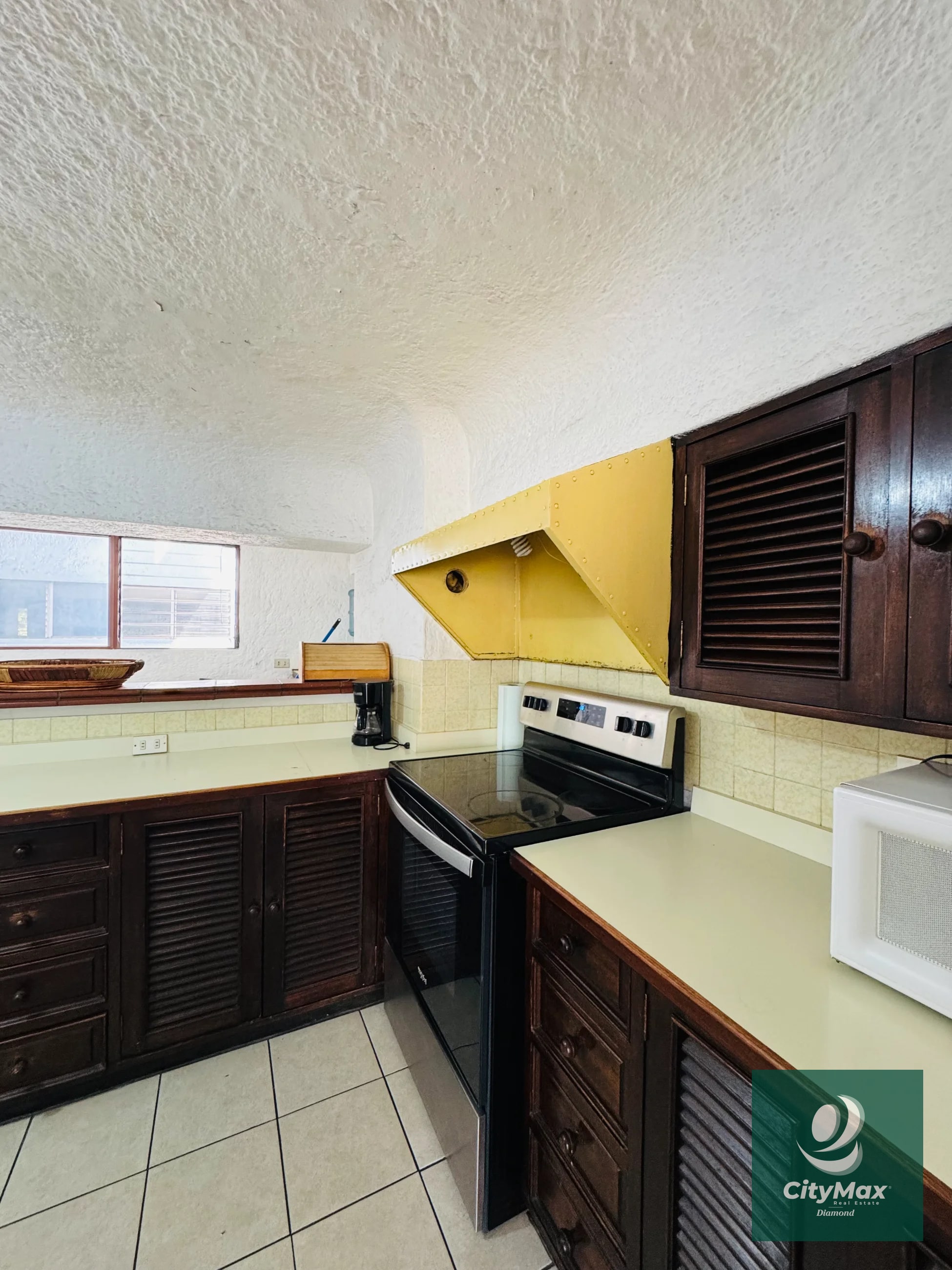 Apartamento Amueblado en venta y renta zona 10 - 6